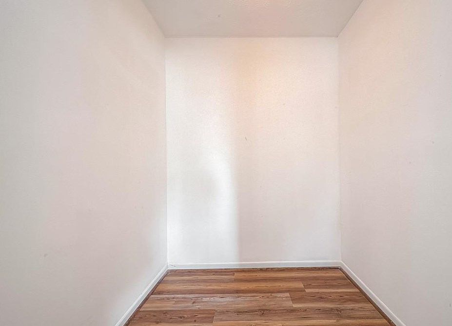 9314 Bankside Dr, Houston TX  77096-5611 exterior