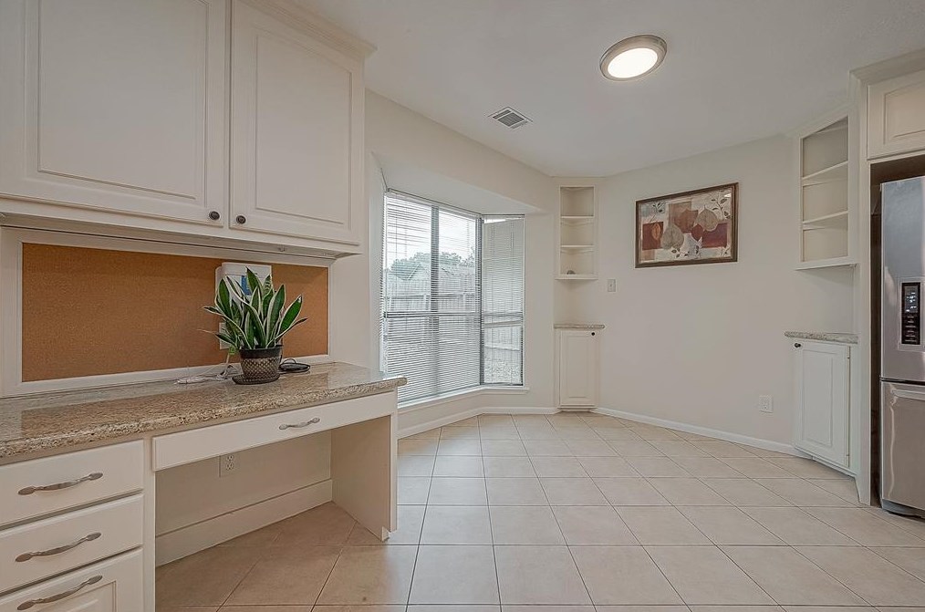 9314 Bankside Dr, Houston TX  77096-5611 exterior