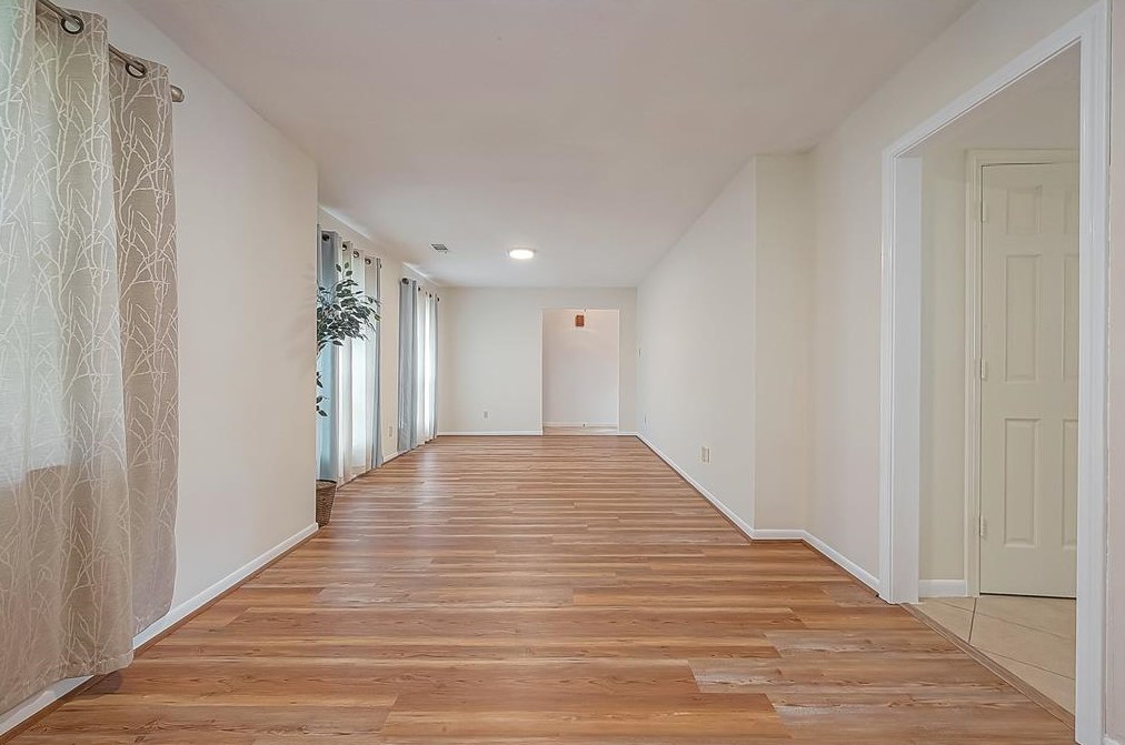 9314 Bankside Dr, Houston TX  77096-5611 exterior