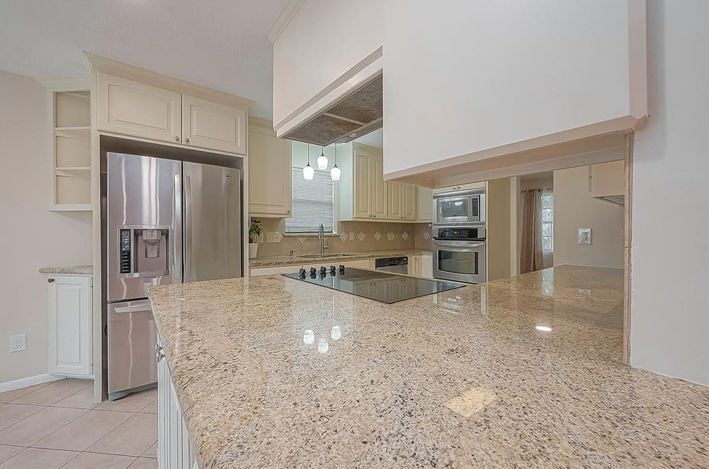 9314 Bankside Dr, Houston TX  77096-5611 exterior