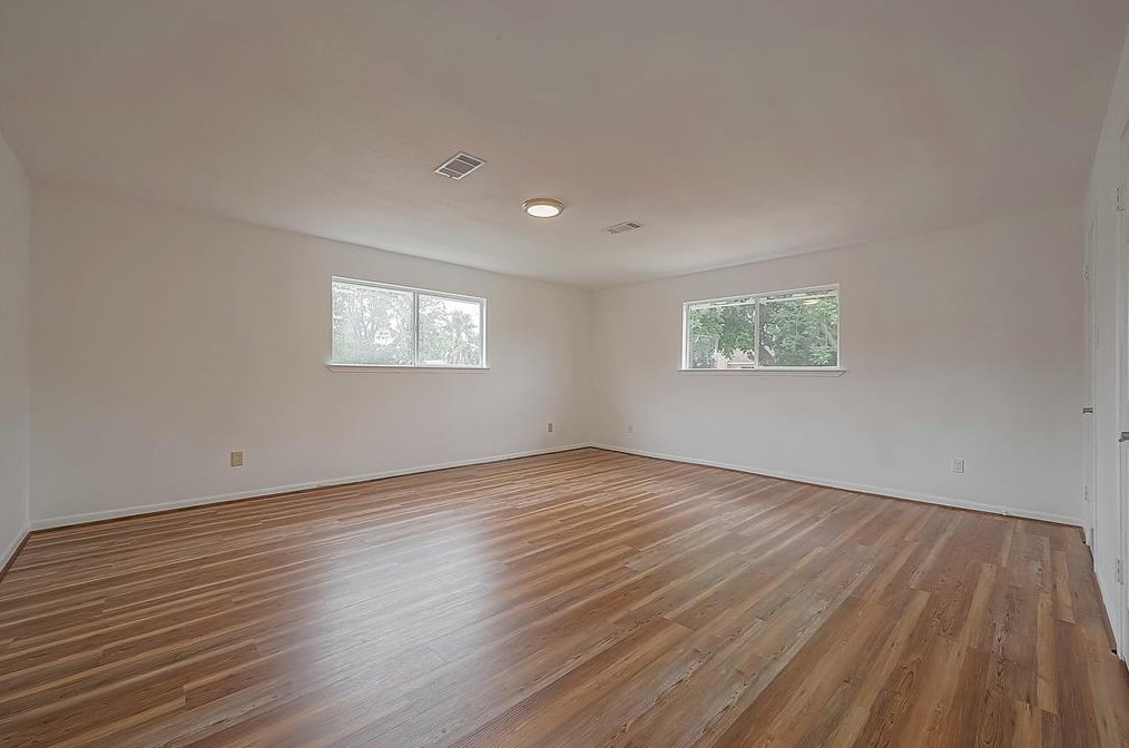 9314 Bankside Dr, Houston TX  77096-5611 exterior