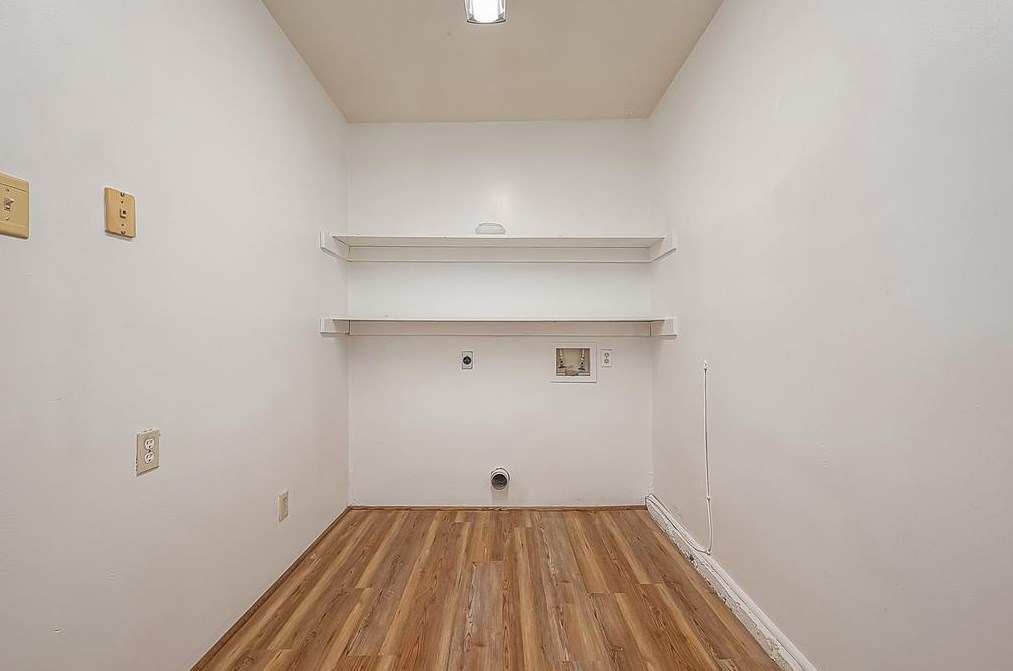 9314 Bankside Dr, Houston TX  77096-5611 exterior