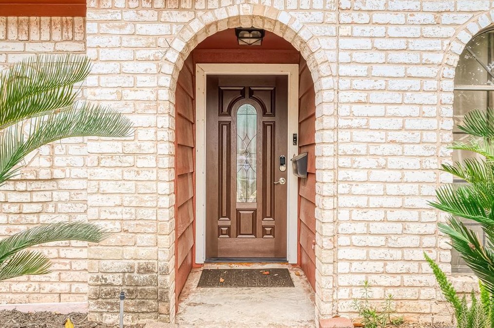 9314 Bankside Dr, Houston TX  77096-5611 exterior