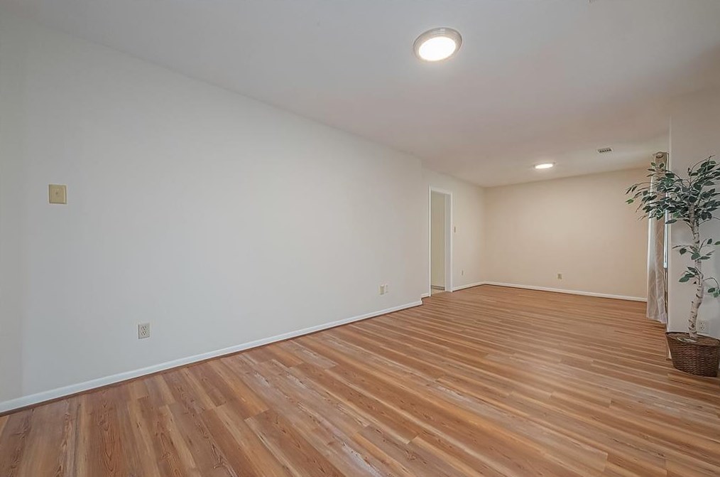 9314 Bankside Dr, Houston TX  77096-5611 exterior