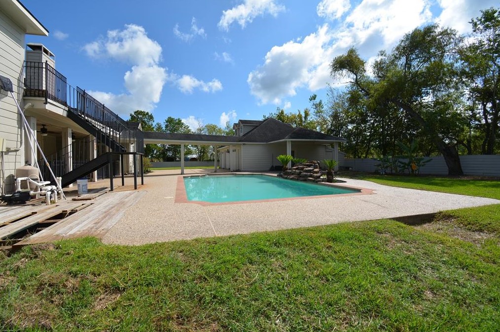 8088 County Rd 128, Alvin, TX 77511