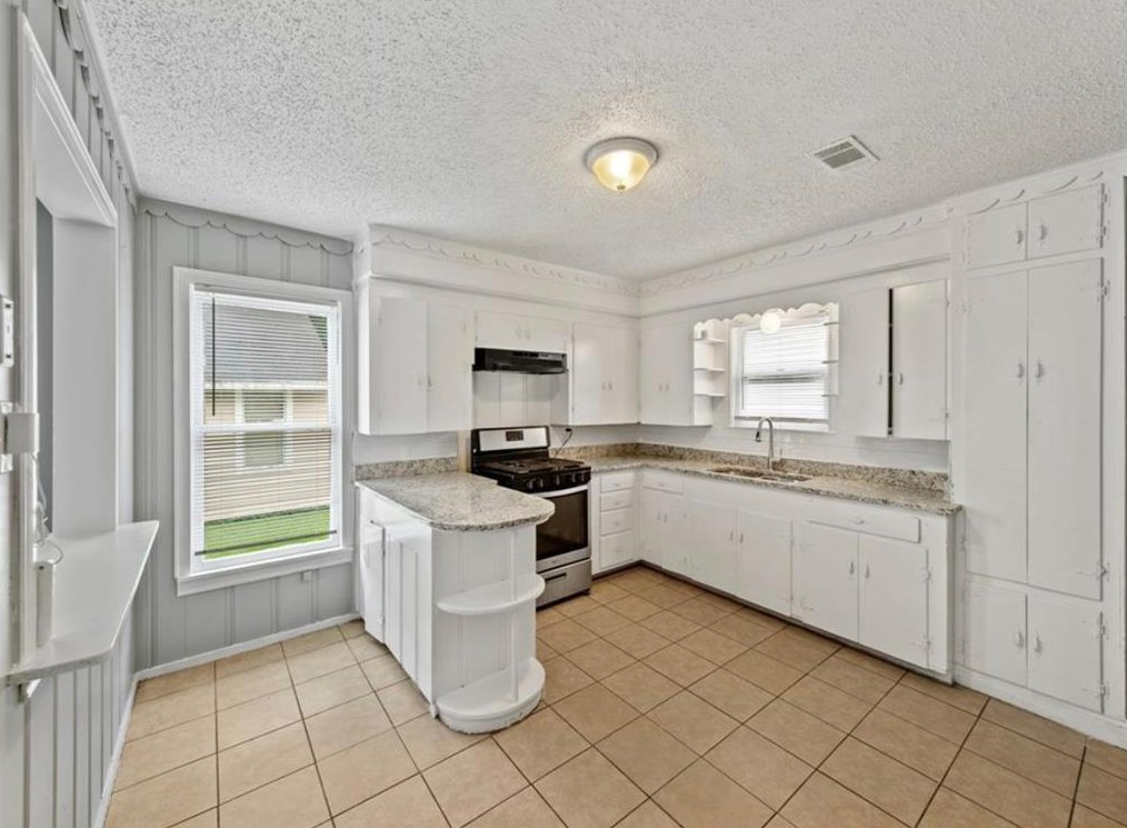 307 Stewart St, Baytown TX  77520-3056 exterior