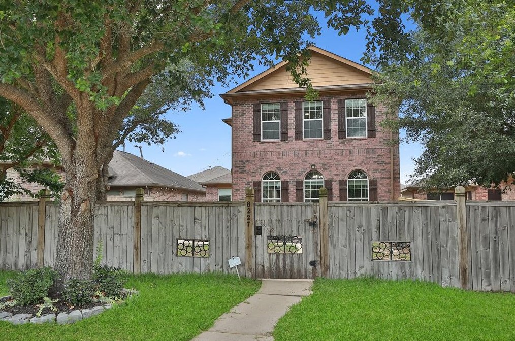 8227 Gran Villa Dr, Cypress, TX 77433-2883
