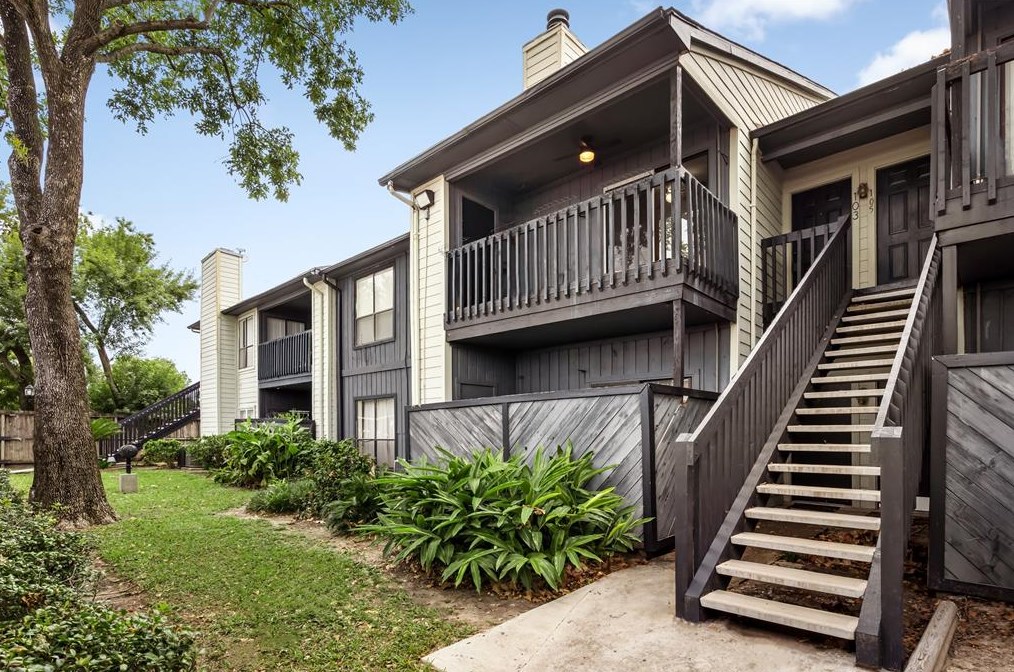 9009 Richmond Ave Apt 103, Houston, TX 77063