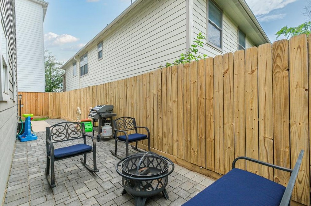 1511 15 St, Houston TX 77008-3421 exterior