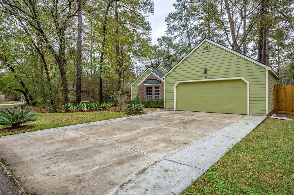30 Camberwell Ct, Spring TX  77380-2734 exterior
