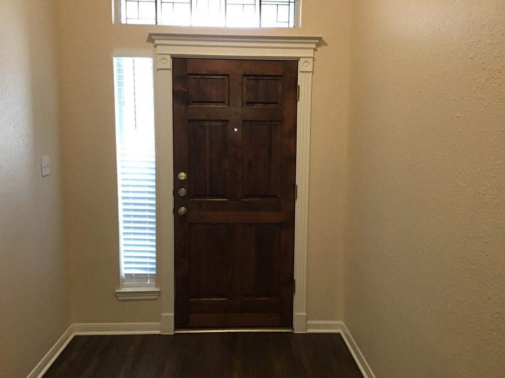 215 Maple Ln, Conroe, TX 77304