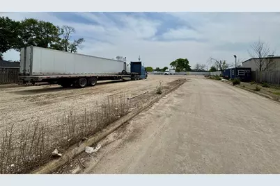 10927 Woodedge Drive, Houston, TX 77070 - Photo 16