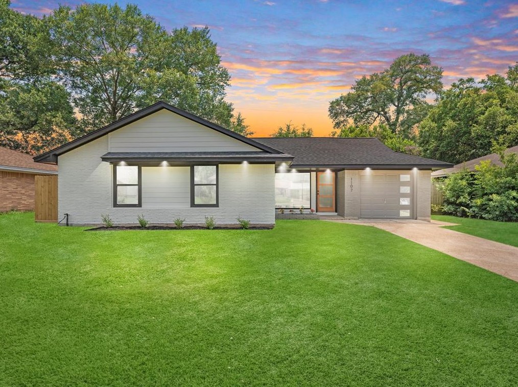1107 Stonecrest Dr, Houston, TX 77018-7411