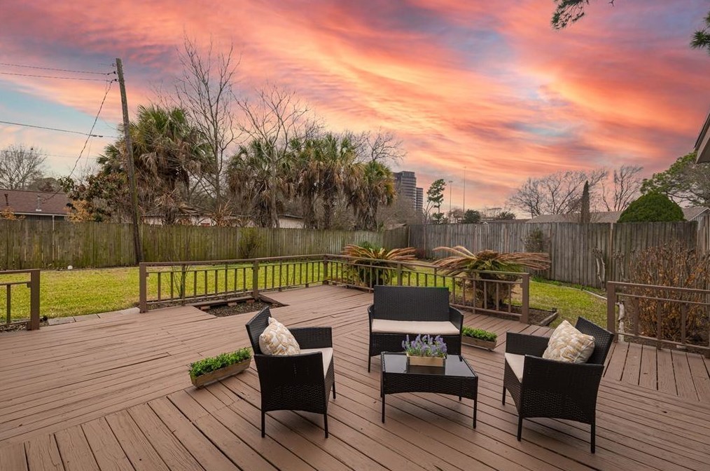 7227 Leader St, Houston, TX 77074-3438
