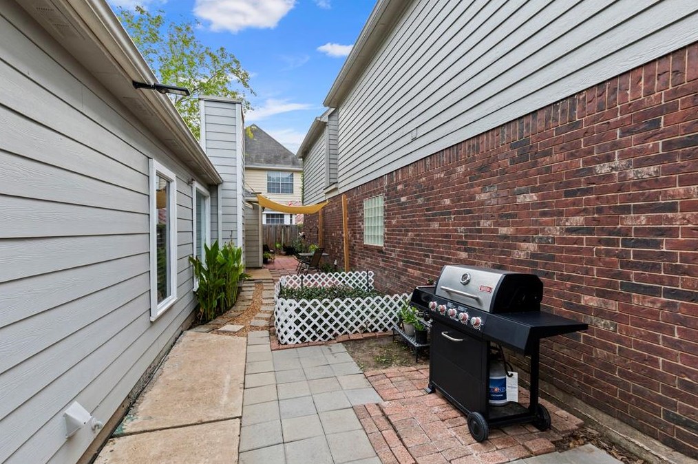 5850 Cinnamon Crk Cir, Houston TX  exterior