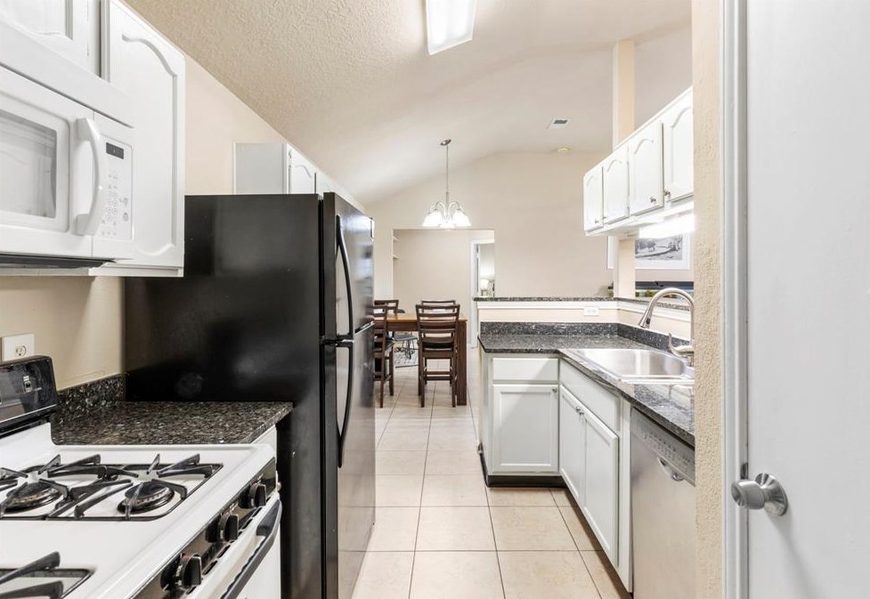 5850 Cinnamon Crk Cir, Houston TX  exterior