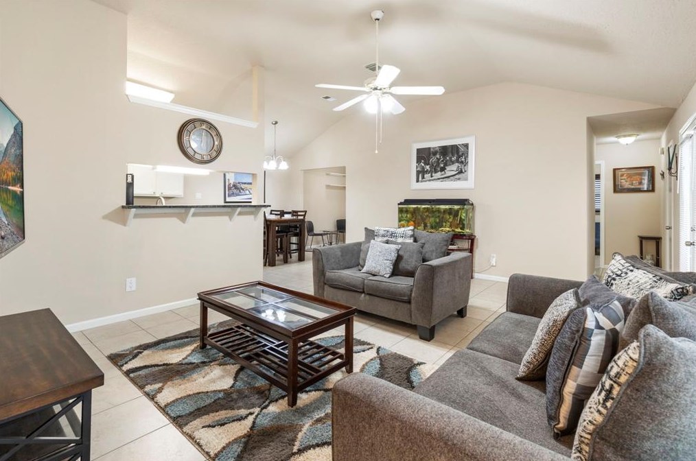 5850 Cinnamon Crk Cir, Houston TX  exterior