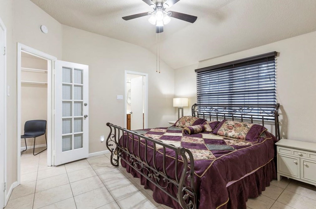 5850 Cinnamon Crk Cir, Houston TX  exterior