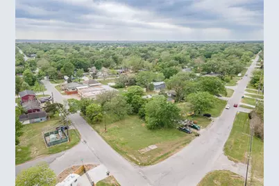 1 Jackson Avenue, Bacliff, TX 77518 - Photo 2