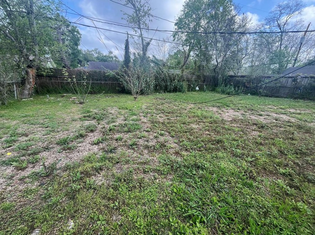 5763 Belneath St, Houston, TX 77033-2205