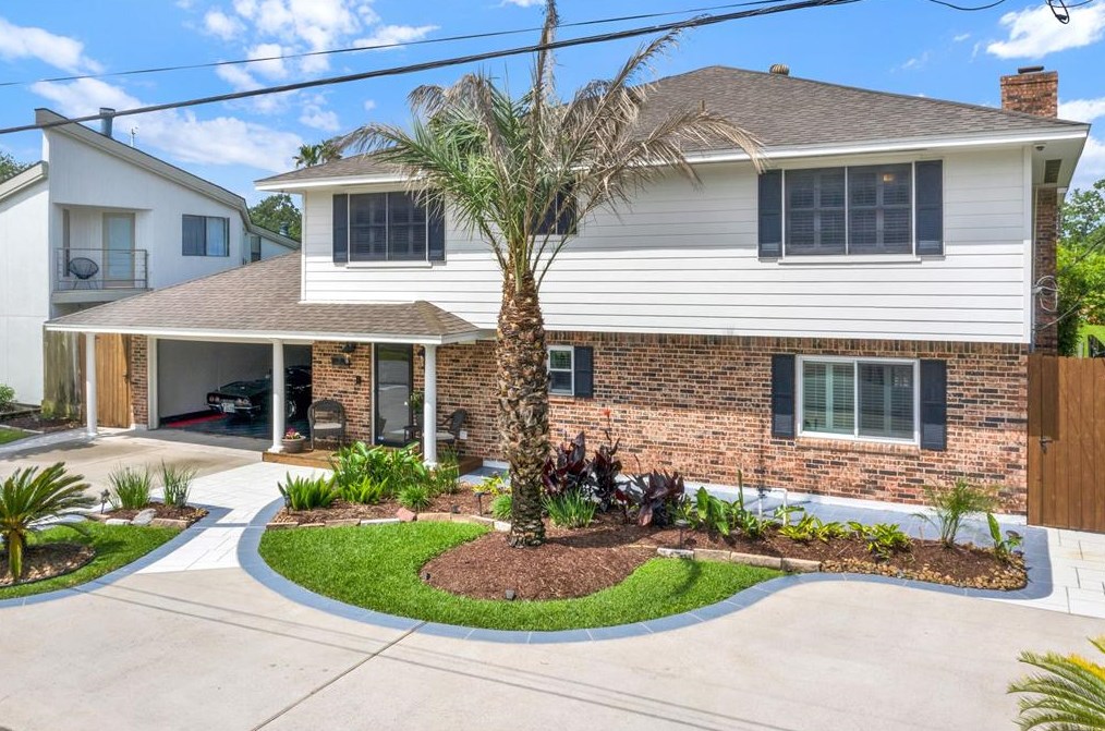 75 Harbor Ln, Kemah, TX 77565