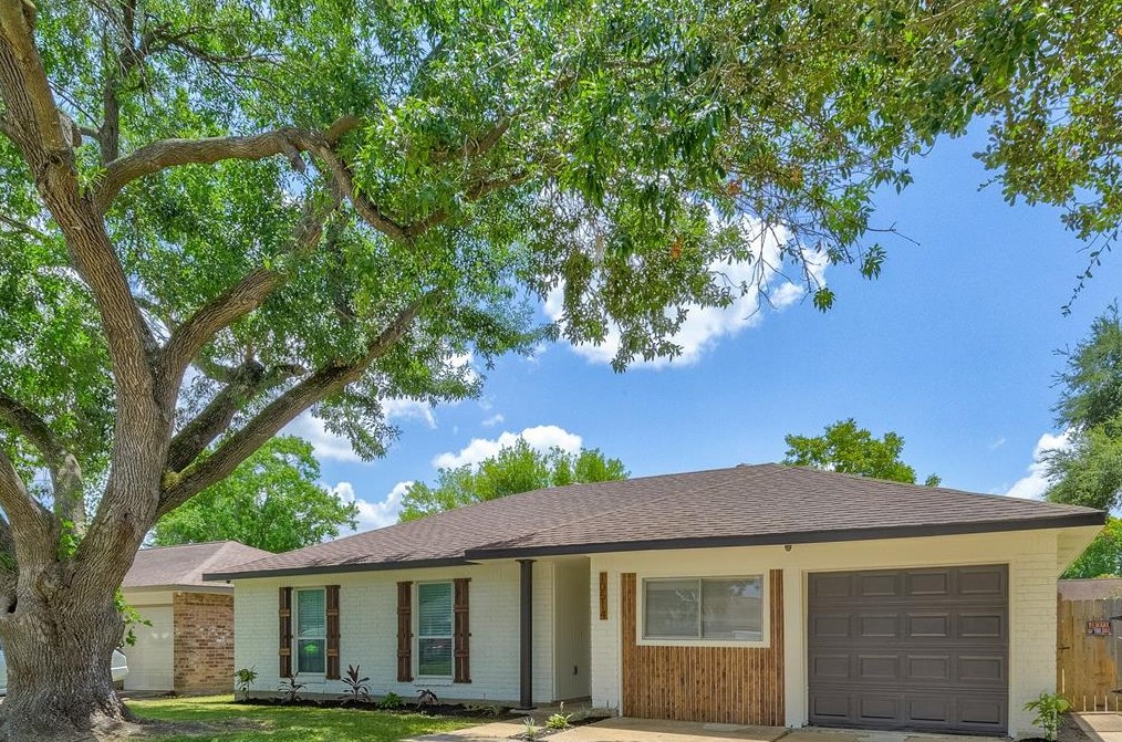 10514 Kirkhill Dr, Houston, TX 77089-2432