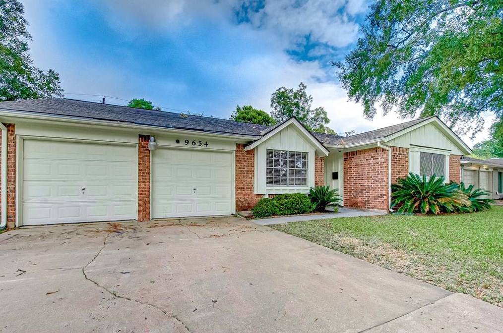 9654 Pagewood Ln, Houston, TX 77063
