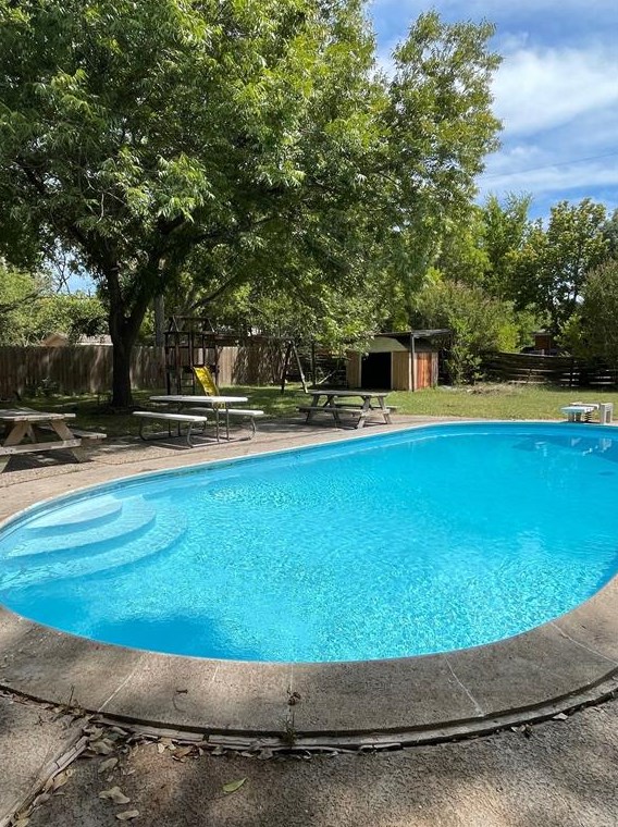 409 Far Hills Ln, Huntsville, TX 77320
