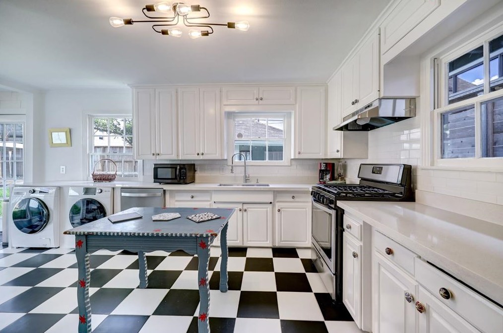 6027 Camellia St, Houston, TX 77007