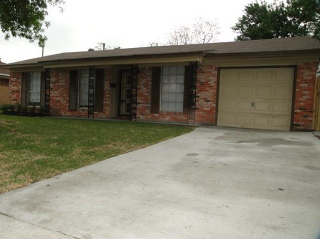 5214 Dumore Dr, Houston, TX 77048