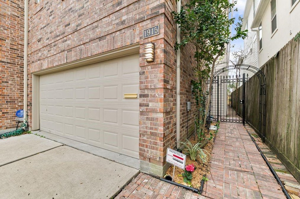 1915 Huldy St, Houston, TX 77019-6129