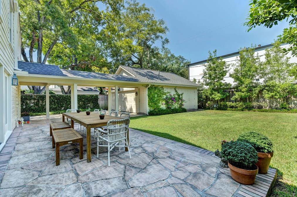 3856 Olympia Dr, Houston TX  77063-1920 exterior