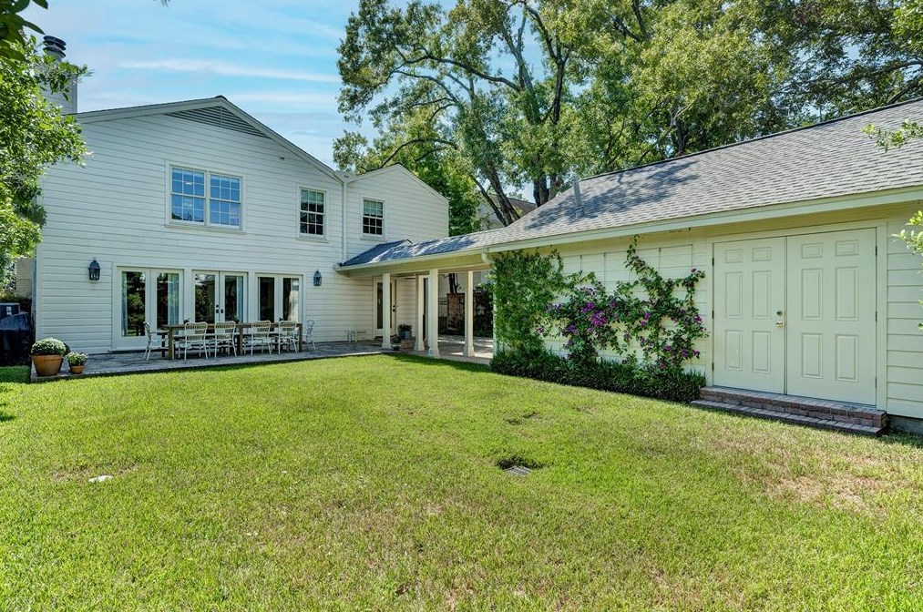 3856 Olympia Dr, Houston TX  77063-1920 exterior