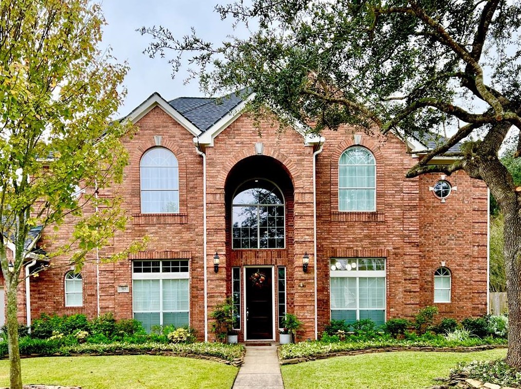 318 Winding Oak Ln, League City, TX 77573