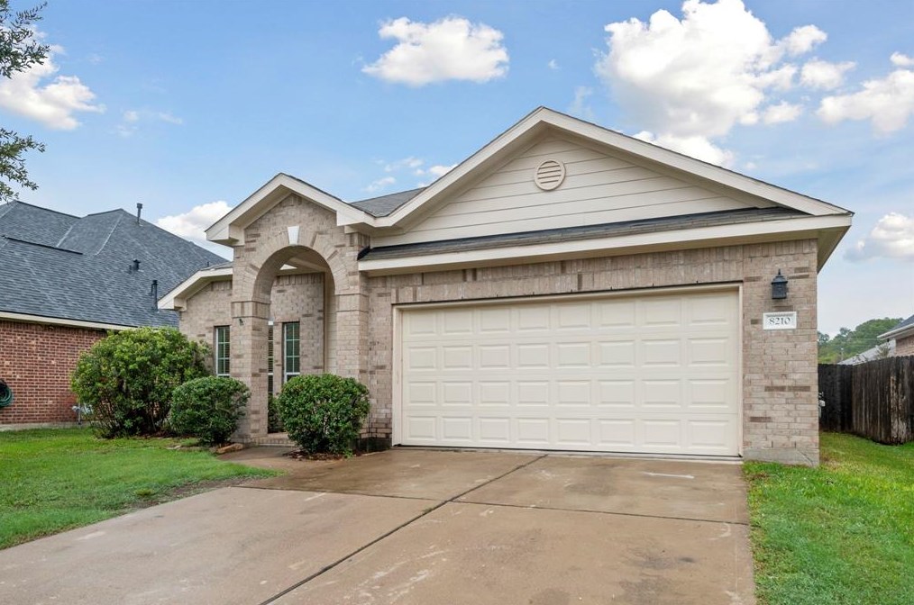 8210 Loetsch Ridge Way, Spring TX  77379-3796 exterior