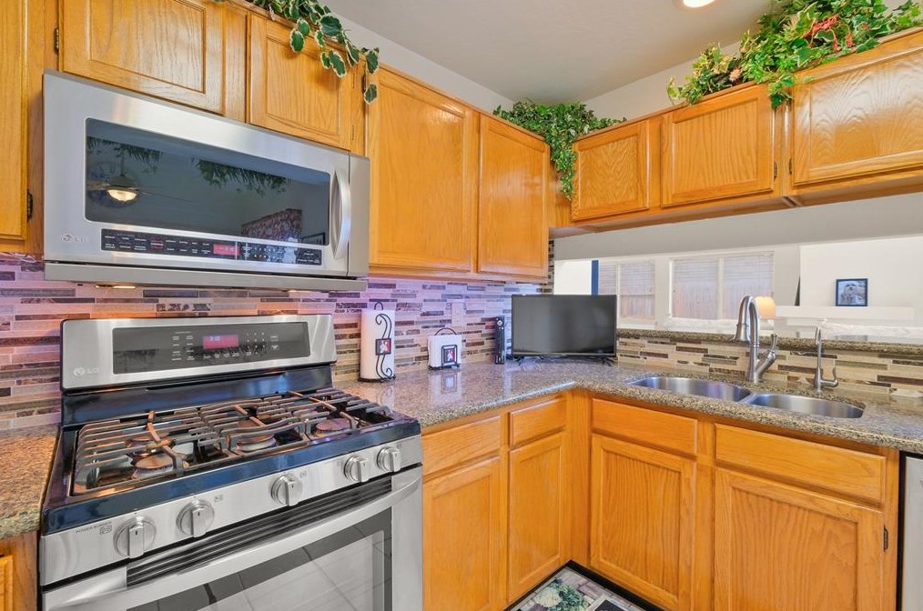 9514 Cabin Crk Dr, Houston TX  77064-3810 exterior