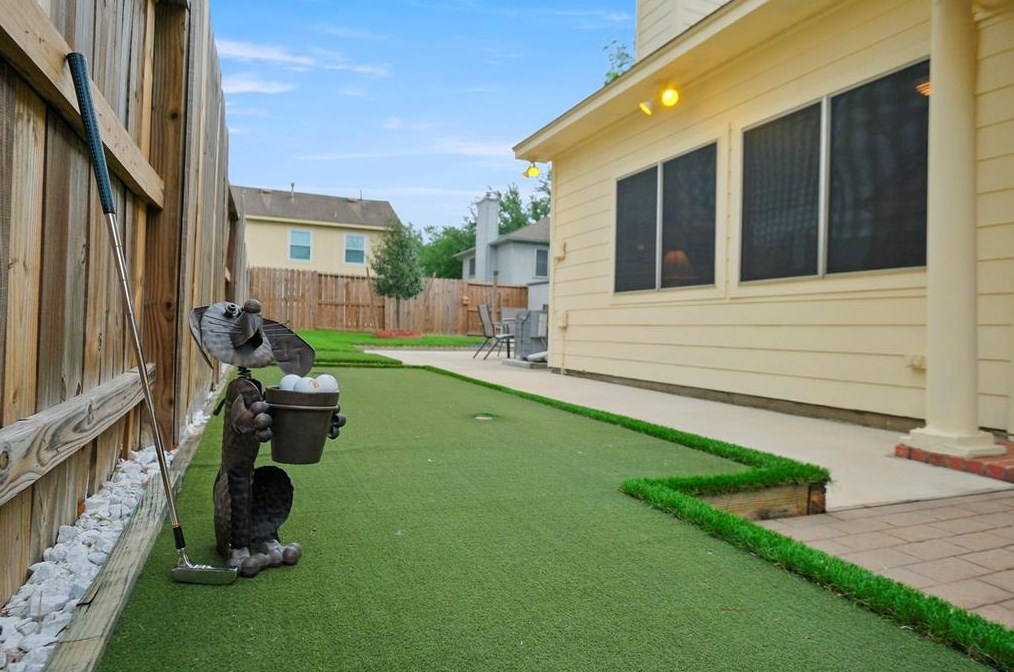 9514 Cabin Crk Dr, Houston TX  77064-3810 exterior
