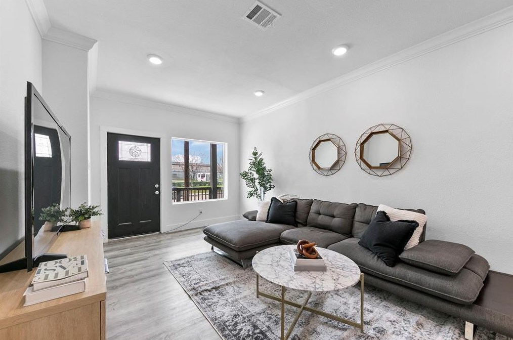 5807 Texas St, Houston TX 77011-4351 exterior