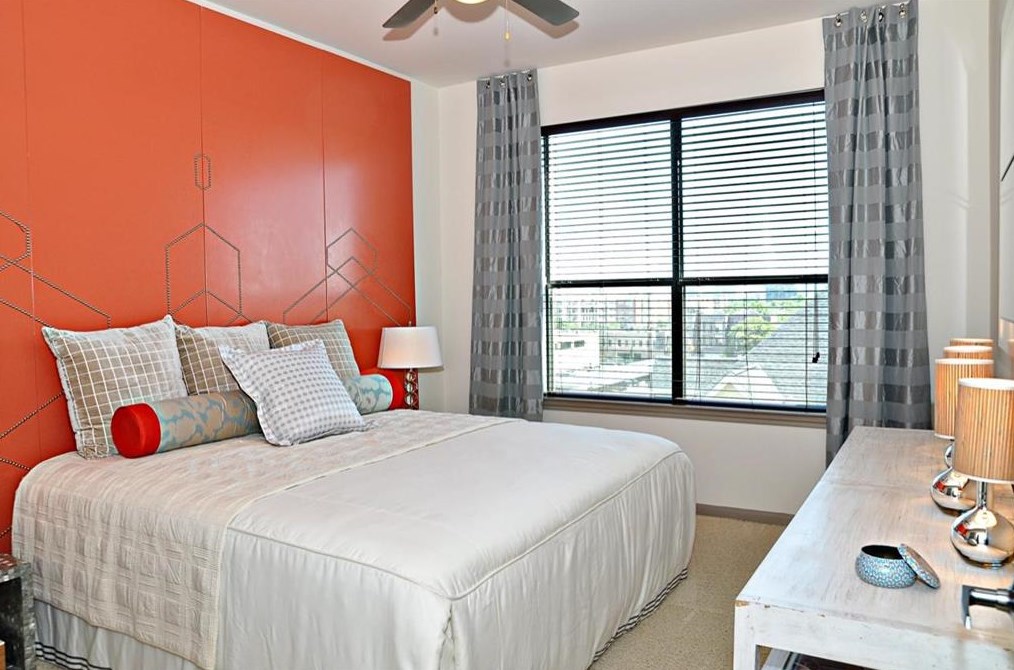 306 Mcgowen St #1320, Houston, TX 77006
