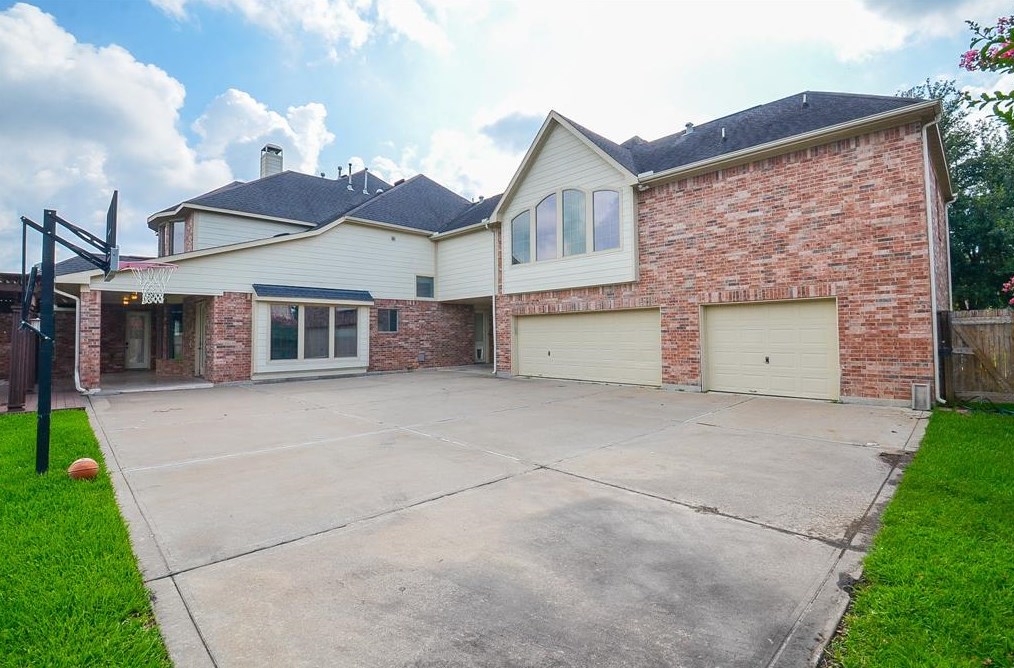 6106 Waterfall Trace Ln, Fulshear TX 77441-2062 exterior