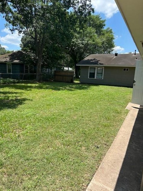 706 Ave I, Jones Creek, TX 77437