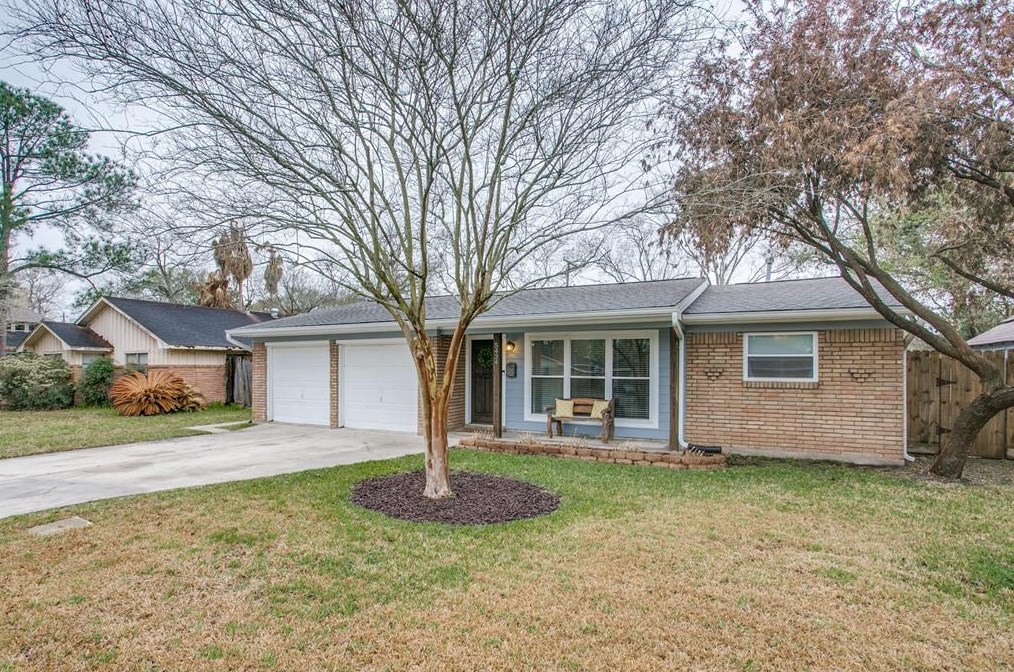 5434 Stillbrooke Dr, Houston TX  77096-5034 exterior