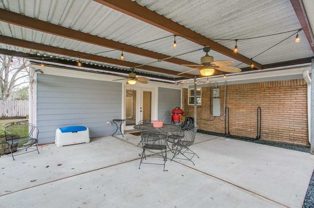 5434 Stillbrooke Dr, Houston TX  77096-5034 exterior