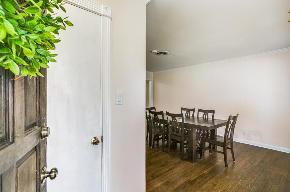 5434 Stillbrooke Dr, Houston TX  77096-5034 exterior