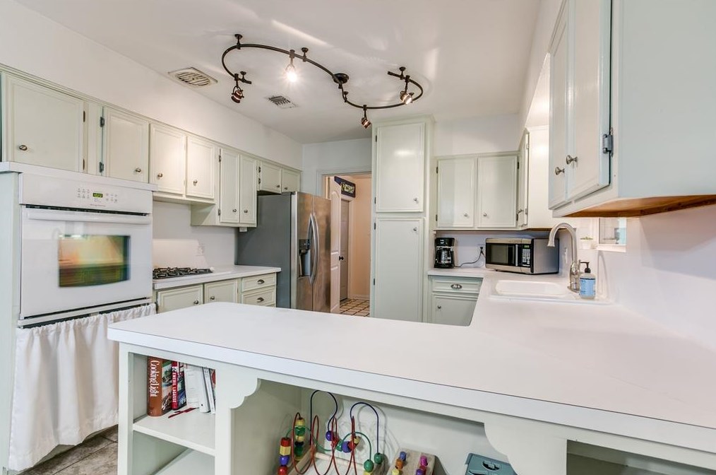 5434 Stillbrooke Dr, Houston TX  77096-5034 exterior