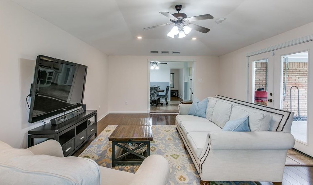 5434 Stillbrooke Dr, Houston TX  77096-5034 exterior