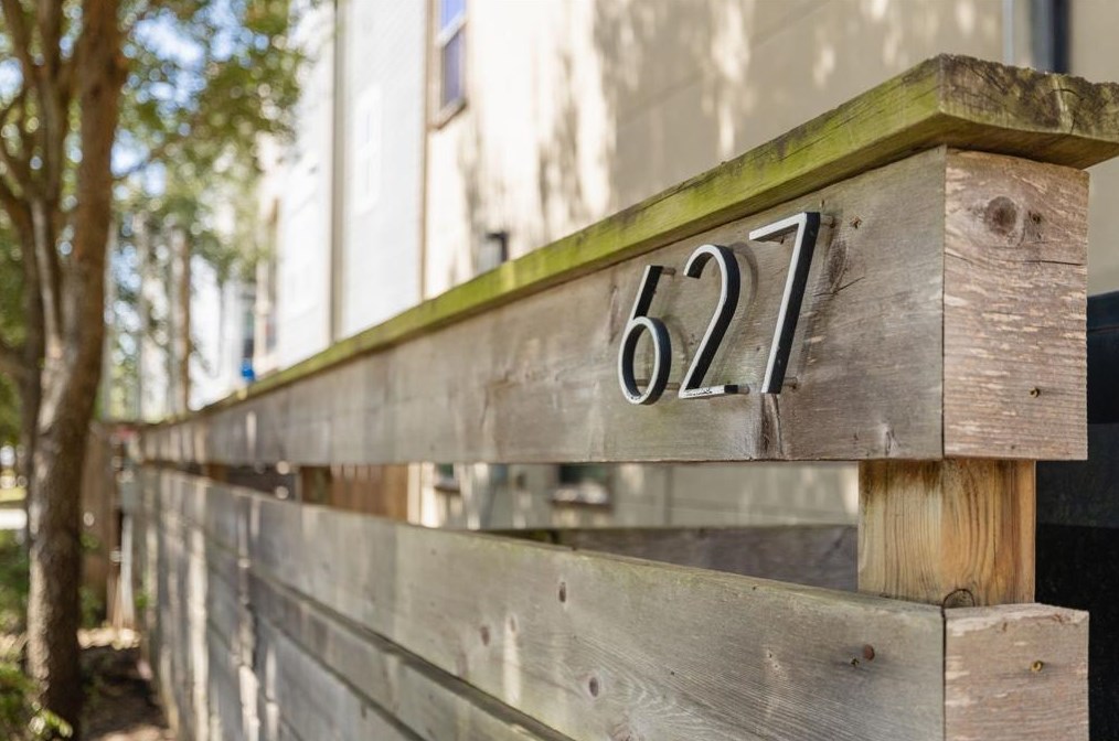 627 Rutland St, Houston, TX 77007-2414