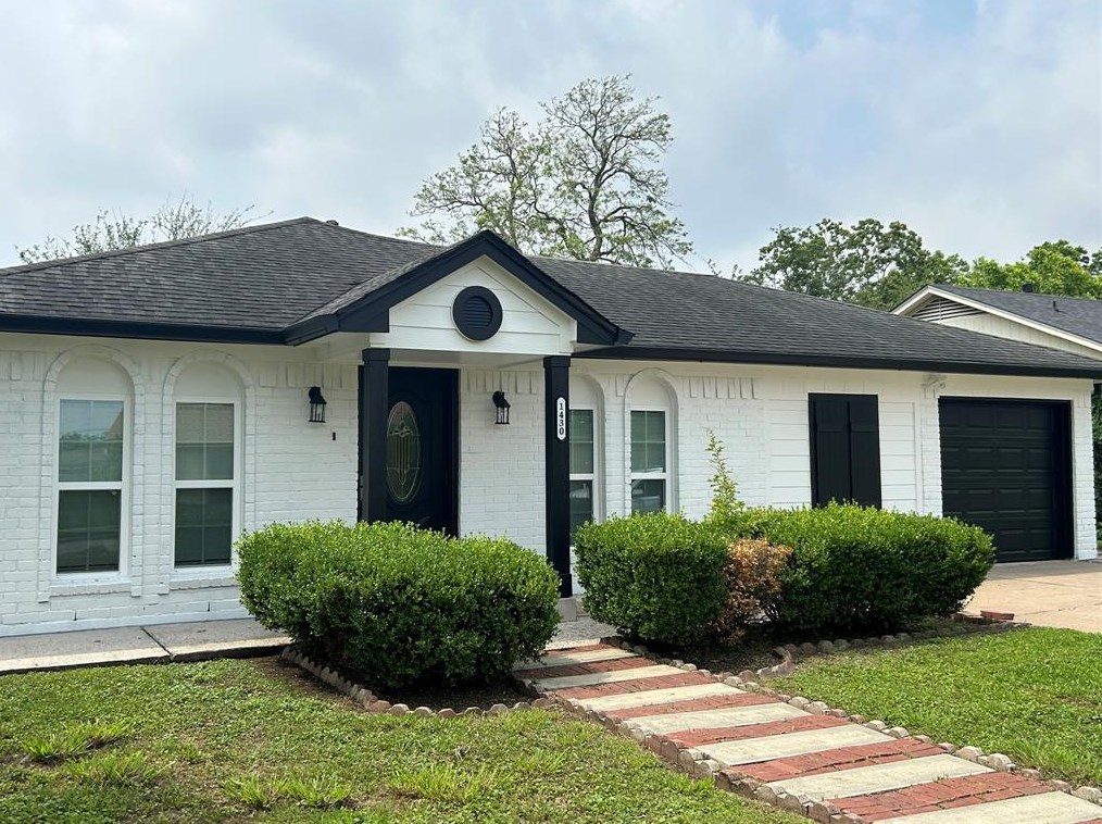 1430 Mars Dr, Pasadena, TX 77504-3941