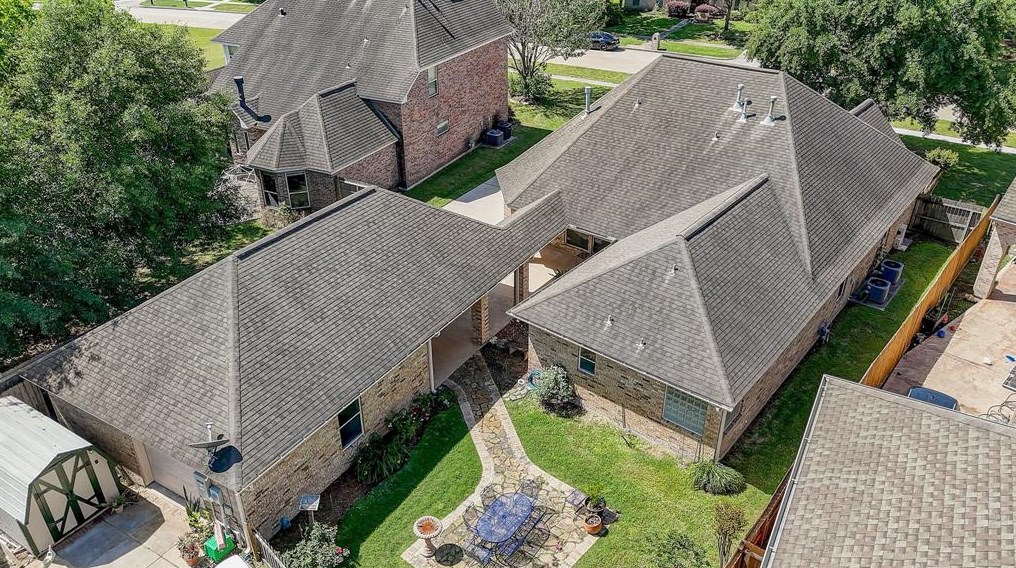 15434 Chichester, Houston TX  77040-1311 exterior