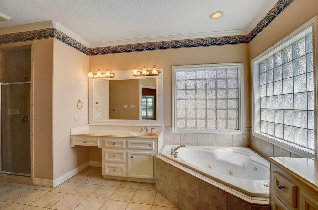 15434 Chichester, Houston TX  77040-1311 exterior